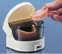 Ultrasonic denture cleaning device