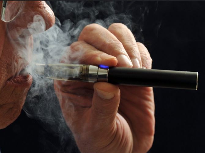 Effects of e cigarettes on Oral health