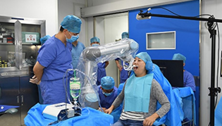 Dental Robot places Dental Implant successfully