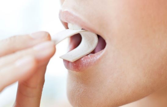 Chewing gum to detect dental diseases